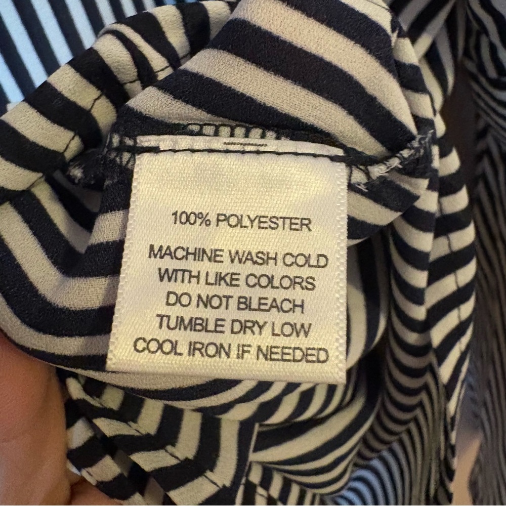 💚W5 Black and White Blouse with Scoop Neck and Tie Sleeves - Picture 4 of 5